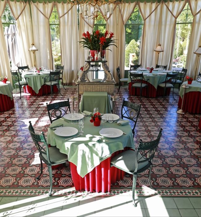 Château de Courcelles 4 Star Luxury Hotel in CourcellessurVesle